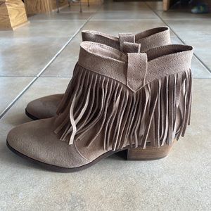 Fringe-detailed Booties